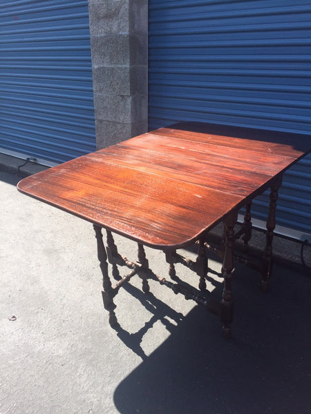 Antique Heywood Wakefield Drop Leaf Dining Table with 4 Chairs/ 1 leaf / table pads.