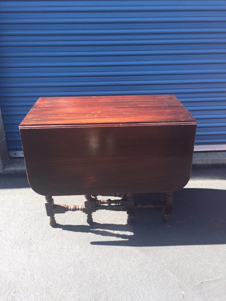 Antique Heywood Wakefield Drop Leaf Dining Table with 4 Chairs/ 1 leaf / table pads.