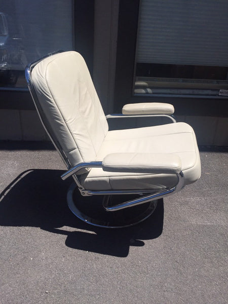 Vintage Danish Modern Cream Leather Reclining Chrome Lounge chair similar to Ekornes