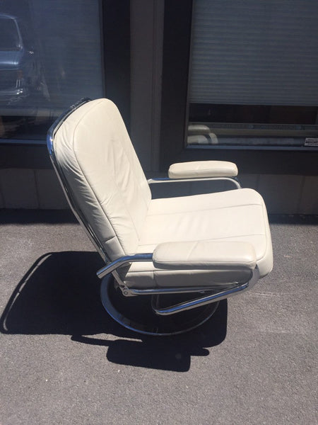 Vintage Danish Modern Cream Leather Reclining Chrome Lounge chair similar to Ekornes