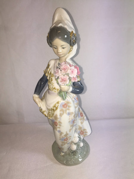 Lladro Girl With Bouquet Of Flowers Llardro 1304 Rare