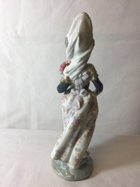 Lladro Girl With Bouquet Of Flowers Llardro 1304 Rare