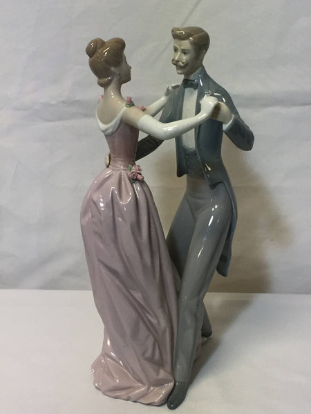 Lladro Anniversary Waltz  #1372