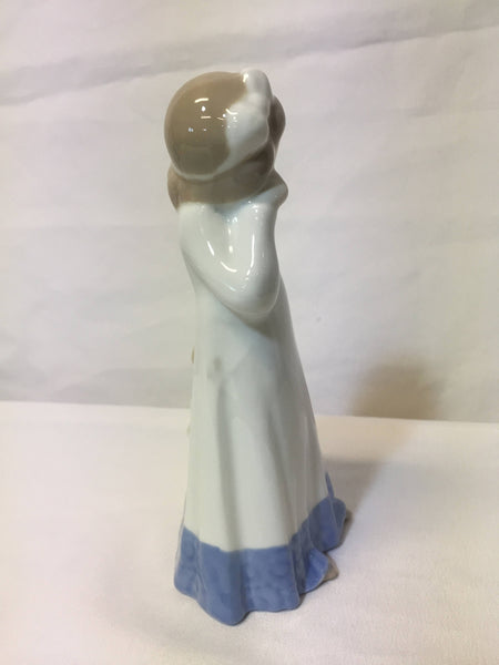 Vintage D'ART SA Spanish Porcelain Figurine - Crying Girl With Doll