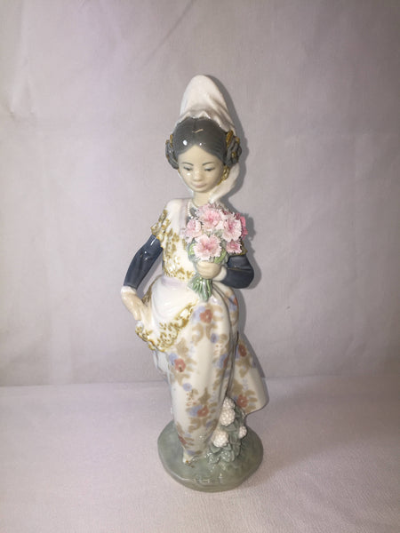 Lladro Girl With Bouquet Of Flowers Llardro 1304 Rare