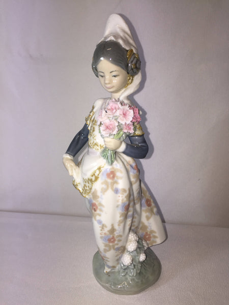 Lladro Girl With Bouquet Of Flowers Llardro 1304 Rare